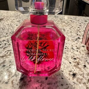 Victoria's Secret Bombshell Wild Flower Body Wash - Vibrant Pink